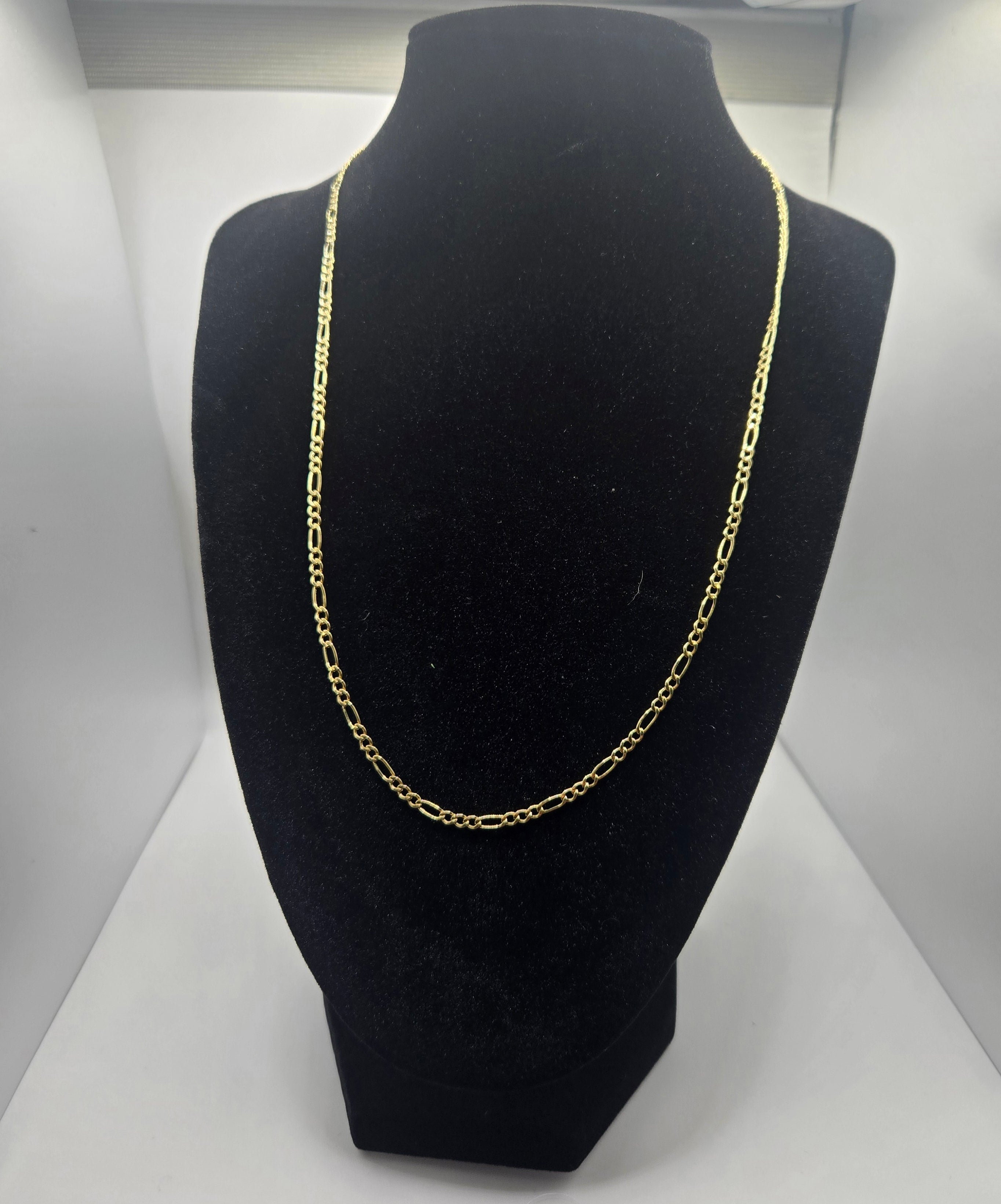 Cadena fina de eslabones tradicionales