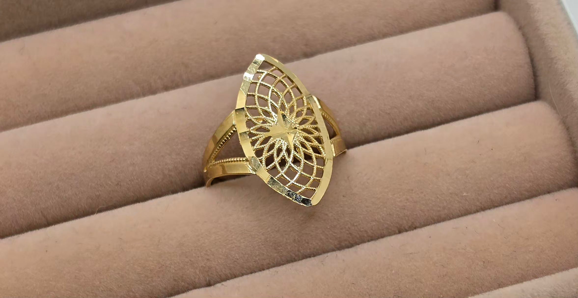 Women's ring